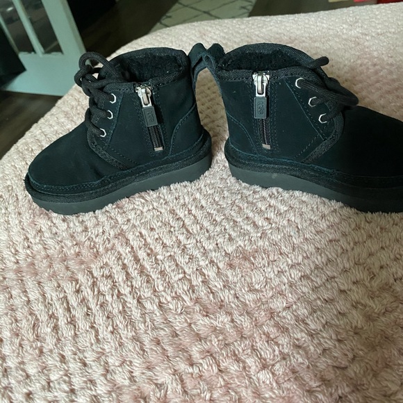(SOLD).  UGG/ Neumel ll Boot - Picture 3 of 6